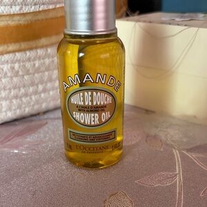 L'OCCITANE Amande Shower Oil - Yellow